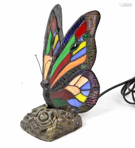 Tischlampe Schmetterlingfarbiger Schmetterling auf naturalistischem Sockel ausgeführt, H ca. 23,5