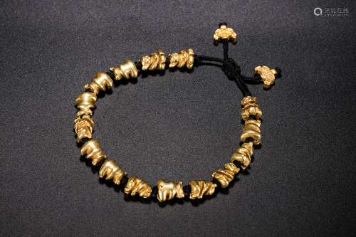 A Pure Gold 'Bear' Bracelet