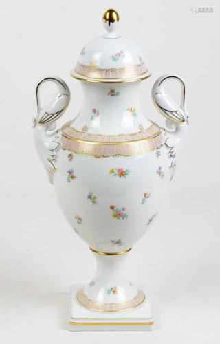 Schwanenhenkel Vaseweiß glasiertes Porzellan mit unterglasurblauer Manufakturmarke Kaiser