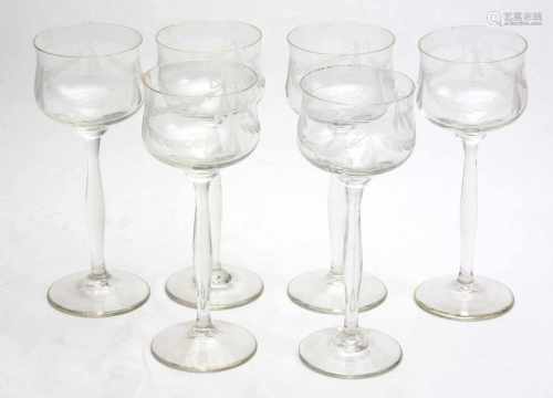 Satz Weinkelche um 1910farbloses Glas mundgeblasen, bauchige sowie leicht taillierte Kuppa auf