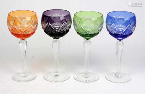Satz Kristallkelchefarbloses Kristallglas mundgeblasen, verschieden farbig überfangene bauchige