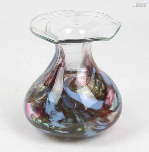 signierte Vase 1994Klarglas mundgeblasen u. veredelt, mit Abriß u. signiert sowie datiert 1994,