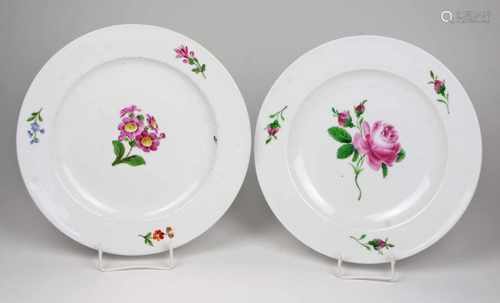 Meissen 2 Teller Biedermeier um 1840Porzellan mit unterglasurblauer Schwertermarke der