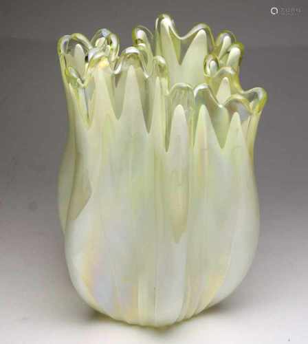 Flammenvasezartgelbes Glas mundgeblasen u. endveredelt, Abriß, große Vase in Form einer Flamme, 6-