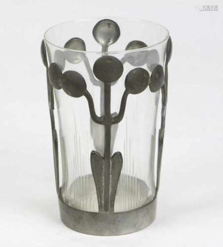 Jugendstil Becherglas mit ZinnhalterungKlarglas mundgeblasen, geschnitttener Boden, leicht