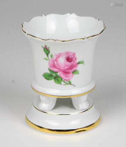 Meissen Vase *Rote Rose*Porzellan mit unterglasurblauer Schwertermarke der Porzellanmanufaktur