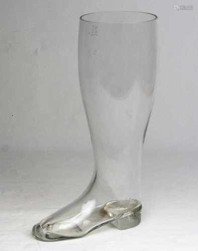 TrinkstiefelKlarglas formgeblasen, geschnittener Boden u. beidseitig angephaster Rand, 2 L, H ca. 34