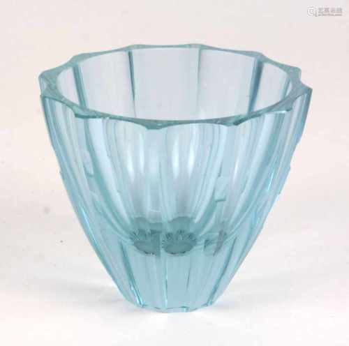 ausgefallene Moser VaseAlexandritglas mit Farbwechsel violett u. aquamarinblau, von Hand