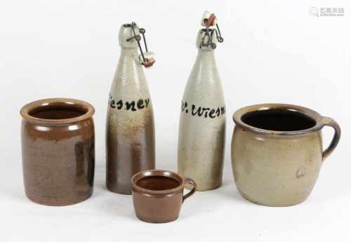 Posten Steingut um 1900/20dabei 2 Wasserflaschen in Keulenform mit Bügel u. Porzellanverschluß,