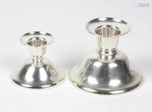 2 Kerzenleuchter - Silber 800punziert Silber 800, 2 einflammige Leuchter auf Glockenfuß, H ca. 6