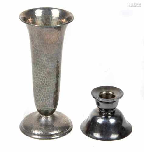 Silber Vase u. LeuchterArt Deco Vase mit Hammerschlag Dekor, punziert, Silber 800 dt. mit Halbmond &