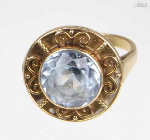 Ring mit hellblauem Stein - GG 585in Gelbgold 585 (14 Karat) gearbeitet u. punziert, Ringkopf in