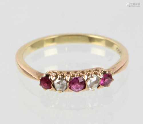 Rubin Diamant Ring - GG 585in Gelbgold 585 (14 Karat) gearbeitet u. punziert, Ringkopf im Wechsel