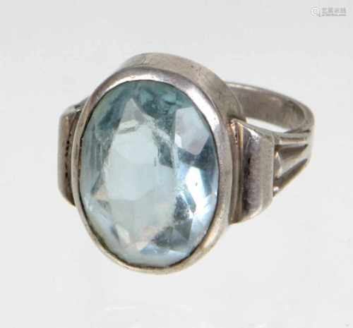 Art Deco Ring um 1920/25Silber 835, Ringkopf mit einem hellblauen Spinell im Ovalschliff von ca. 6