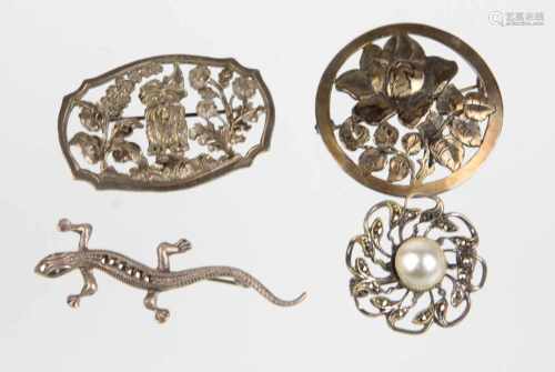 4 Broschenteils punziert Silber 900 sowie Handarbeit, runde Form mit großer Rosenblüte Ø ca. 38