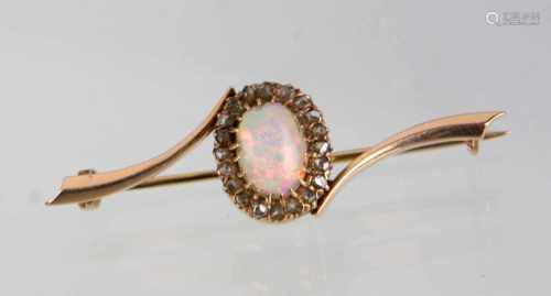 Opal Brosche mit Diamanten - GG 585in Gelbgold 585 (14 Karat) gearbeitet u. punziert, Stabbrosche