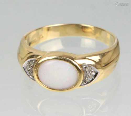 Opal Brillant Ring - GG 585in Gelbgold 585 (14 Karat) gearbeitet u. punziert sowie Signet, leicht