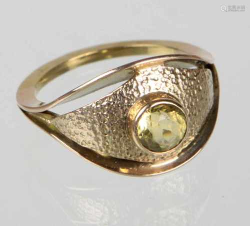 Citrin Ring - GG 333in Gelbgold 333 (8 Karat) gearbeitet u. punziert, navettenförmiger gewölbter