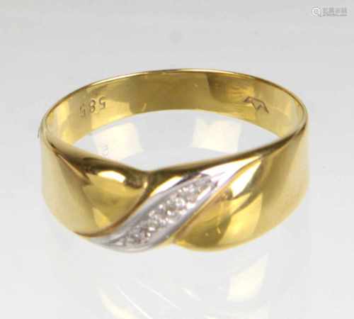 Brillant Ring - GG 585in Gelbgold 585 (14 Karat) gearbeitet u. punziert, geschwungen gegliederter