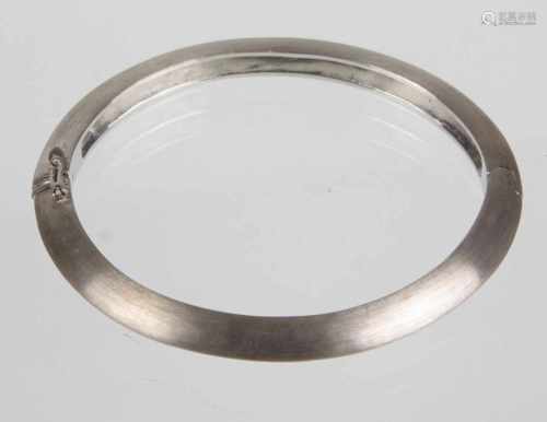 Silber Armspangein 925 gearbeitet u. punziert, dreipassige leicht bombierte Ovalform, mit
