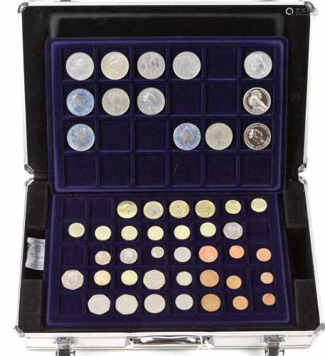 Sammlung Kursmünzen 1874/2000Großbritannien, Gibraltar u. Irland, verschiedene Materialien,