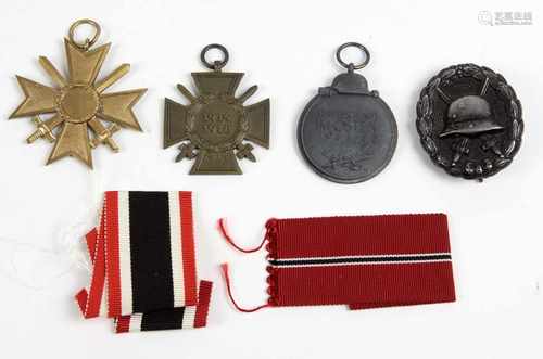 Posten Abzeichen I. und II. WKWinterschlacht im Osten 1941/42, Kriegsverdienstkreuz mit Schwertern