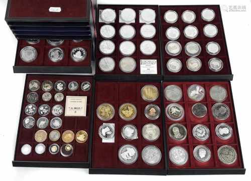 Sammlung Gold-/ Silbermünzen u.a.im Sammelcontainer, 7 von 9 Münzschüben sind gefüllt, Schub 1 -