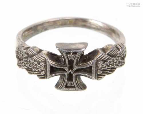 patriotischer Ring 1. WKRingkopf mit Eisernem Kreuz 1914, beidseitig von aufgelegtem Eichenlaub