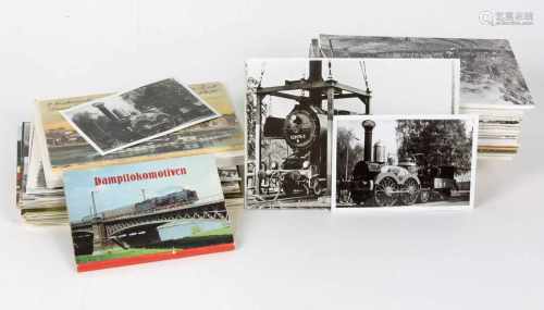 239 Ansichtskarten mit LokomotivenDavon 54 in Mappen 'Dampflokomotiven im Einsatz' mit je 6 Stücken,