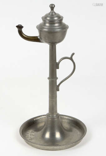 Rüböl Lampe Sachsen um 1800Zinn ungemarkt, runder Tellerfuß mit hochstehendem Rand, zylindrischer
