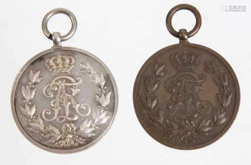 2 Friedrich August Medaillensilberne u. bronzene Friedrich August Medaille, so auch zentral bez.,