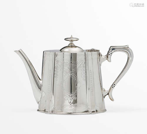 约1890年 镀银錾花叶纹茶壶