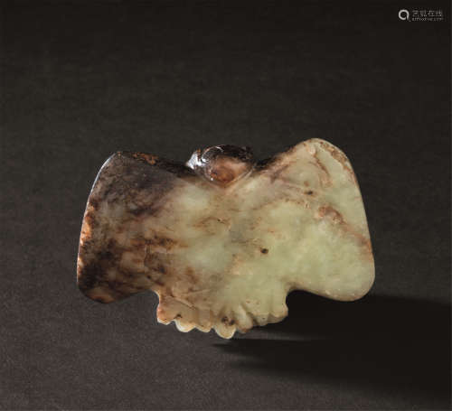 红山文化（约B.C.5000-3000） 玉雕鹰挂件