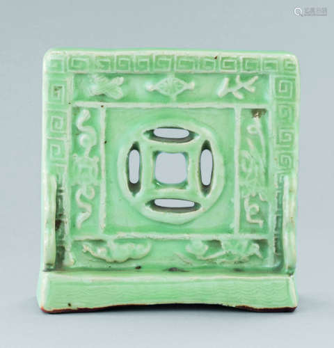 明代（1368-1644） 龙泉窑铜钱祥瑞纹砚屏