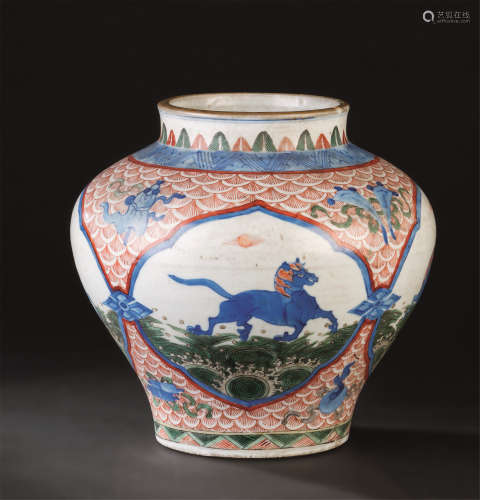 清康熙（1662-1722） 五彩开光海马纹罐
