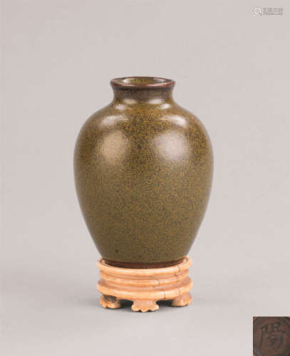 清代（1644-1911） 茶叶末釉小瓶