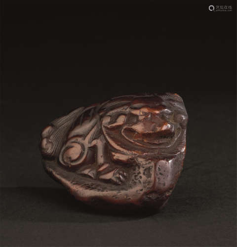 明代（1368-1644） 蜜蜡雕瑞狮纹挂件