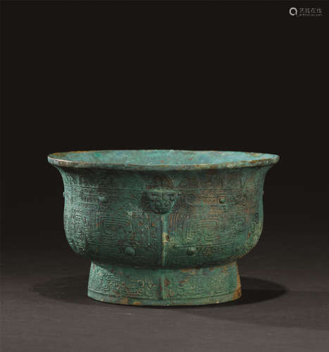 西周（约B.C.1100-771） 青铜饕餮纹盂