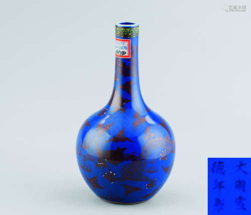 清晚期（1840-1911） 蓝地矾红龙纹长颈瓶