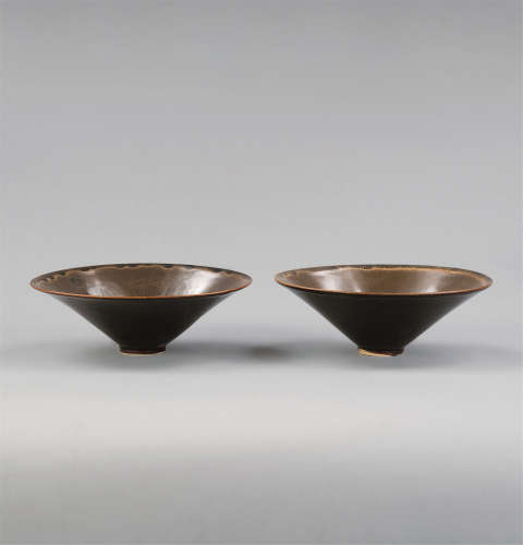 宋代（960-1279） 定窑褐釉茶盏 （一对）