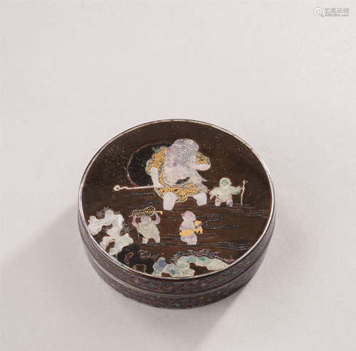 清康熙（1662-1722） 大漆嵌螺钿童子戏弥勒纹香盒