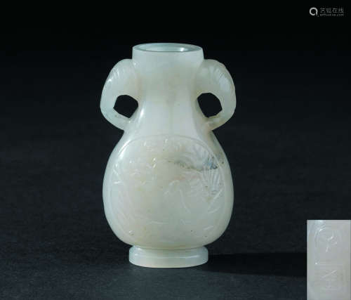 子冈（款） 明代（1368-1644） 白玉雕诗文双象耳小瓶