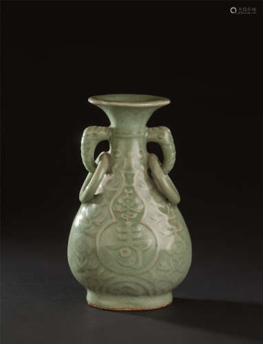 元代（1279-1368） 龙泉窑福寿花卉纹双象环耳瓶