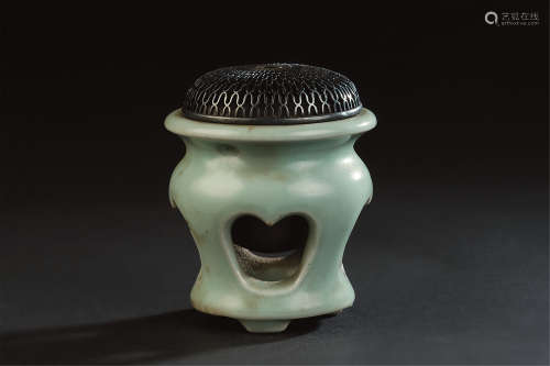 明代（1368-1644） 青瓷镂空香炉