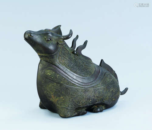 清代（1644-1911） 铜兽面纹卧牛觥