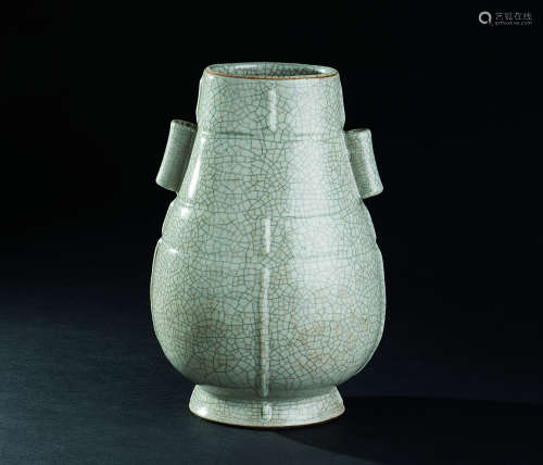 清代（1644-1911） 哥釉双贯耳瓶