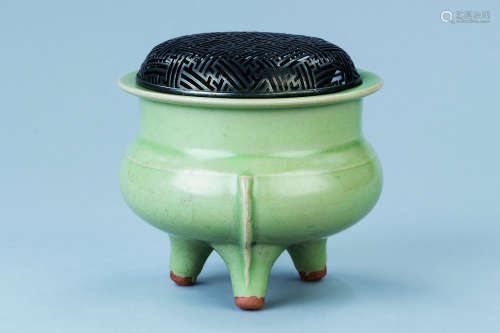 明代（1368-1644） 龙泉窑鬲式炉