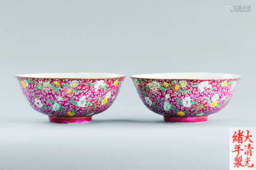 清代（1644-1911） 粉彩胭脂红地花卉团鹤纹碗 （一对）
