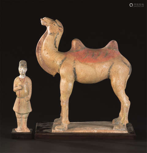 唐代（618-907） 彩绘文官陶立像 骆驼俑 （二件一组）