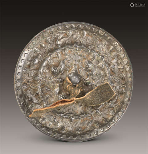 唐代（618-907） 铜海兽葡萄镜